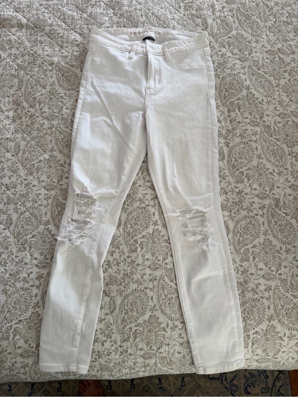 American Eagle Outfitters White Distressed Skinny Jeans